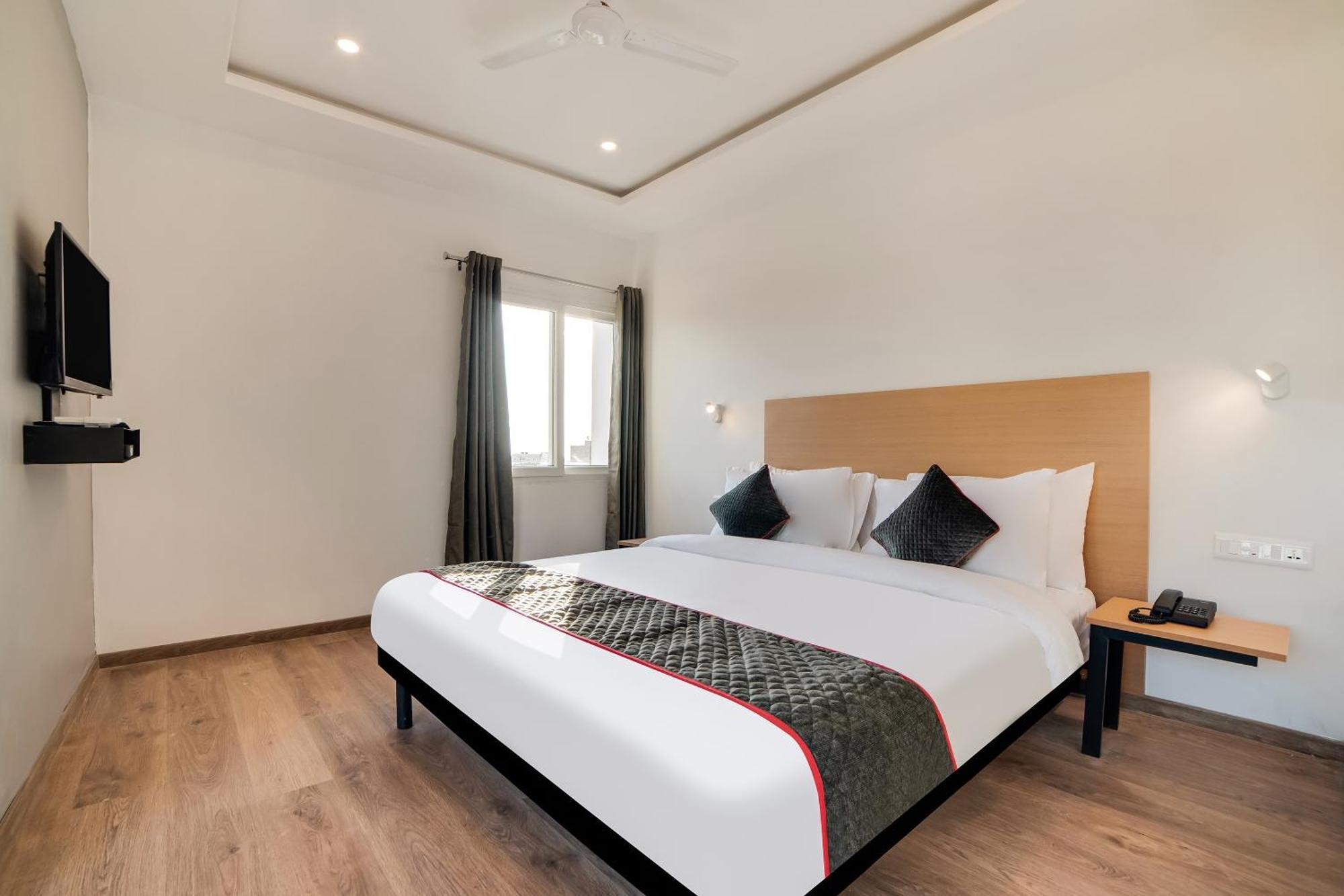 Townhouse Ss Aero Prime Hotel Samsabad Kültér fotó