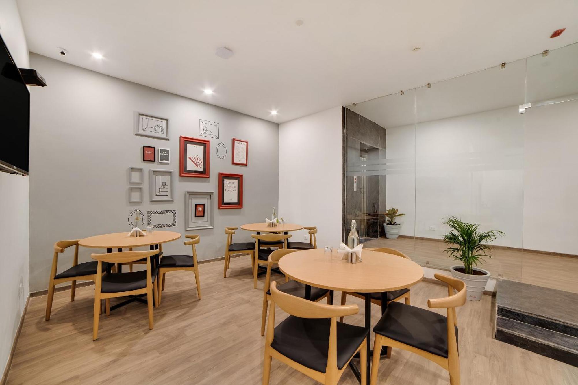 Townhouse Ss Aero Prime Hotel Samsabad Kültér fotó
